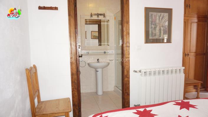 Image No.30-4 Bed Country Property for sale