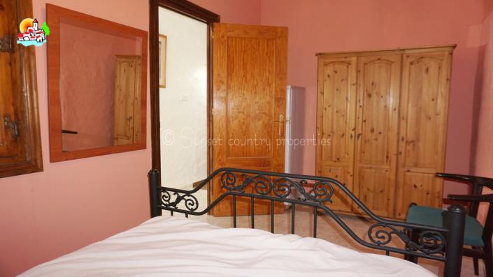 Image No.26-3 Bed Townhouse for sale