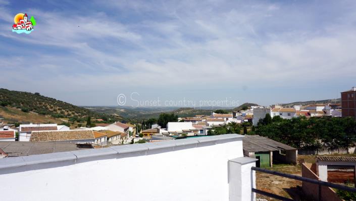 Image No.28-3 Bed Townhouse for sale