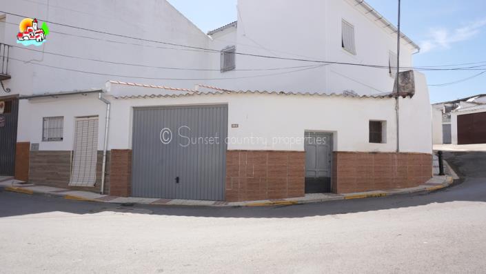 Image No.35-3 Bed Townhouse for sale