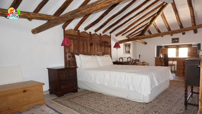 Image No.28-4 Bed Country Property for sale