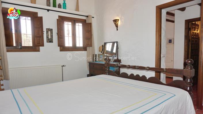 Image No.40-4 Bed Country Property for sale