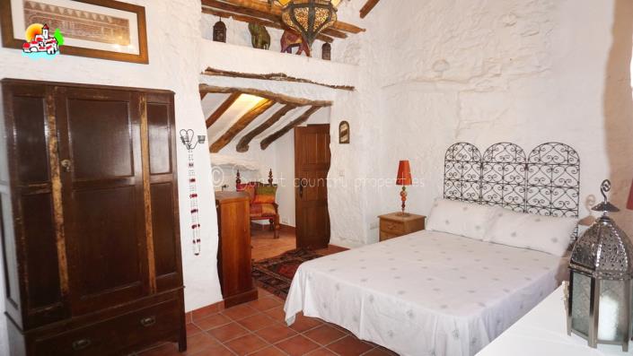 Image No.46-4 Bed Country Property for sale