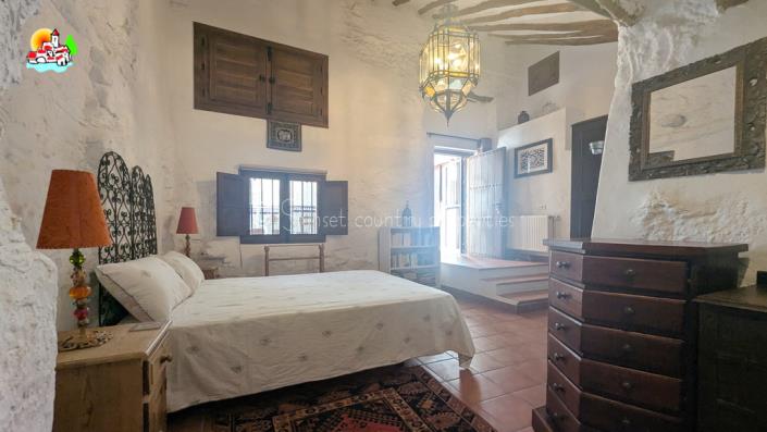 Image No.50-4 Bed Country Property for sale