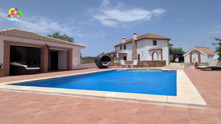 Image No.1-4 Bed Country Property for sale