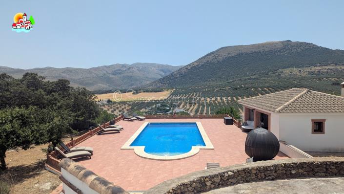 Image No.2-4 Bed Country Property for sale