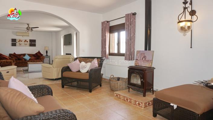 Image No.9-4 Bed Country Property for sale