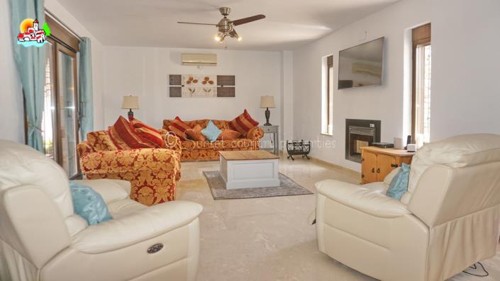 Image No.10-4 Bed Country Property for sale