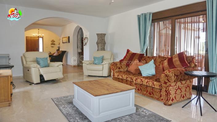 Image No.11-4 Bed Country Property for sale