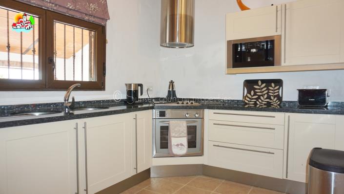 Image No.16-4 Bed Country Property for sale