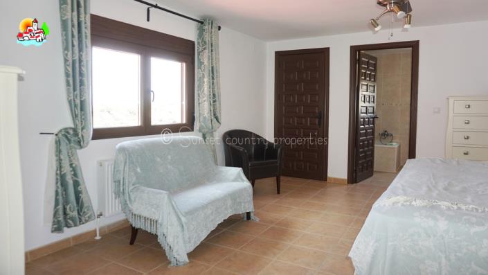 Image No.34-4 Bed Country Property for sale