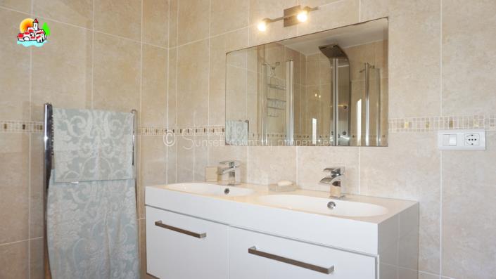 Image No.35-4 Bed Country Property for sale