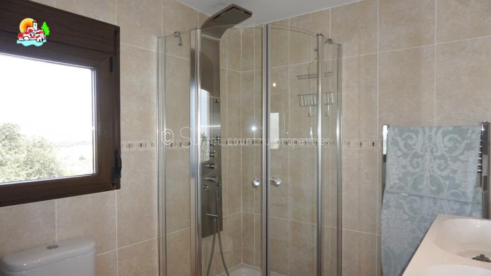 Image No.36-4 Bed Country Property for sale