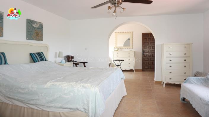 Image No.38-4 Bed Country Property for sale