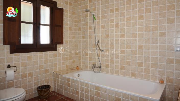 Image No.24-3 Bed Country House for sale