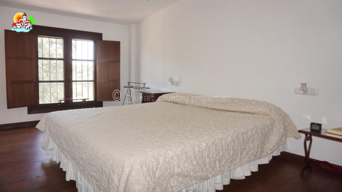 Image No.28-3 Bed Country House for sale