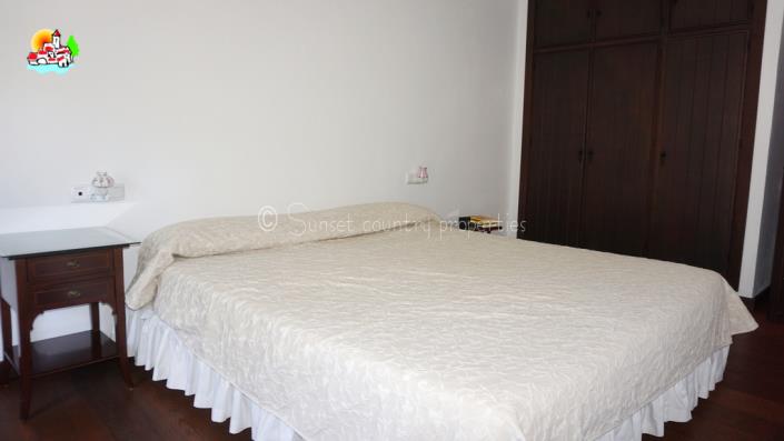 Image No.32-3 Bed Country House for sale