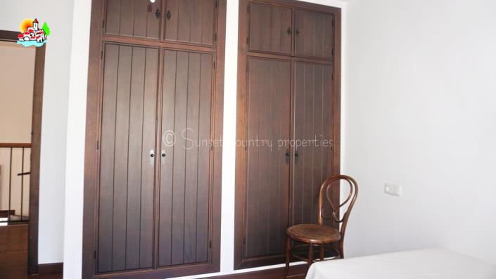 Image No.35-3 Bed Country House for sale