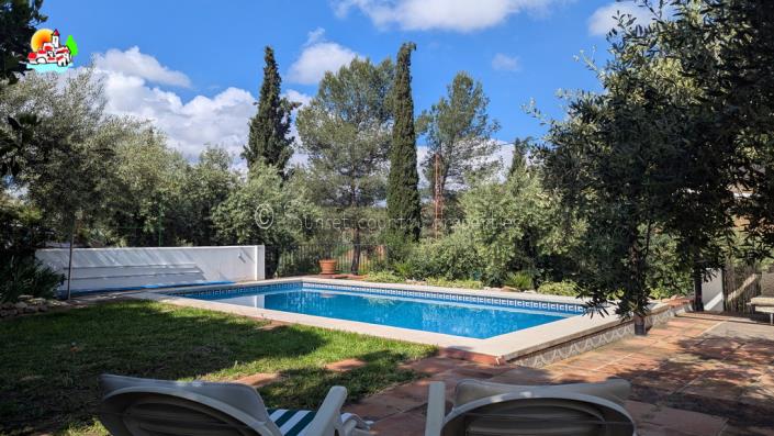 Image No.20-3 Bed Country Property for sale