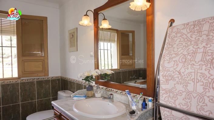 Image No.40-3 Bed Country Property for sale