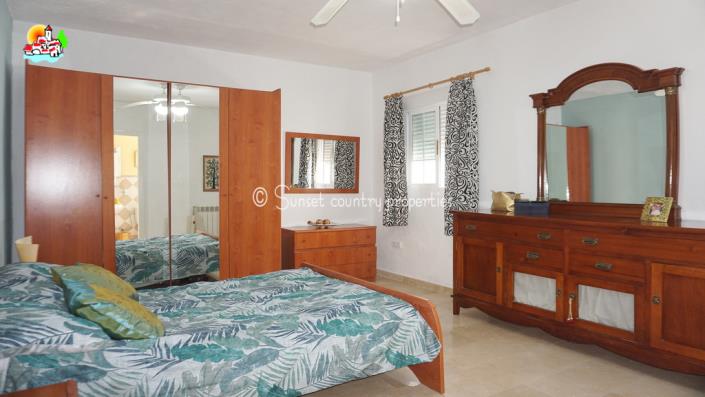 Image No.36-5 Bed Country House for sale