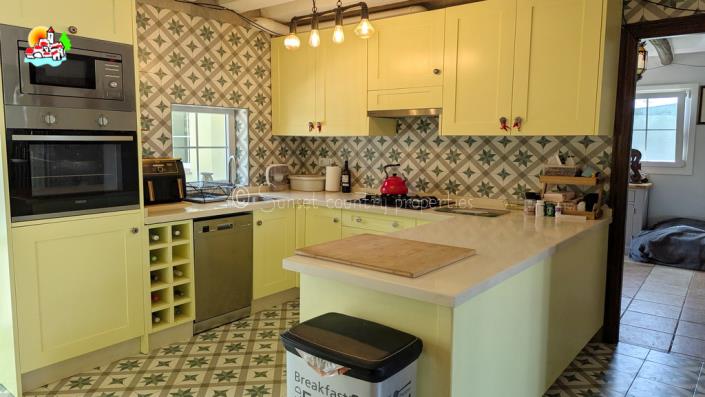 Image No.9-4 Bed Country Property for sale