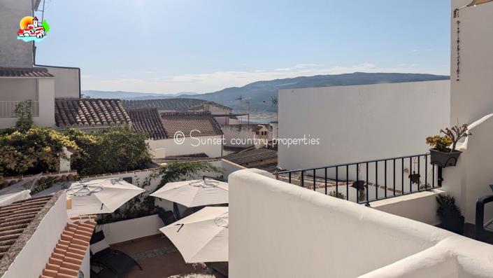 Image No.7-7 Bed Townhouse for sale