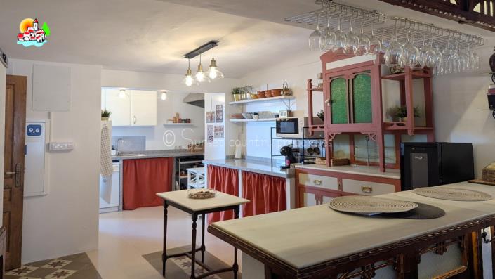 Image No.11-7 Bed Townhouse for sale