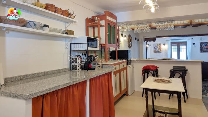 Image No.12-7 Bed Townhouse for sale