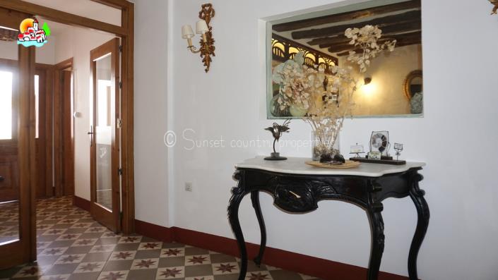 Image No.19-7 Bed Townhouse for sale