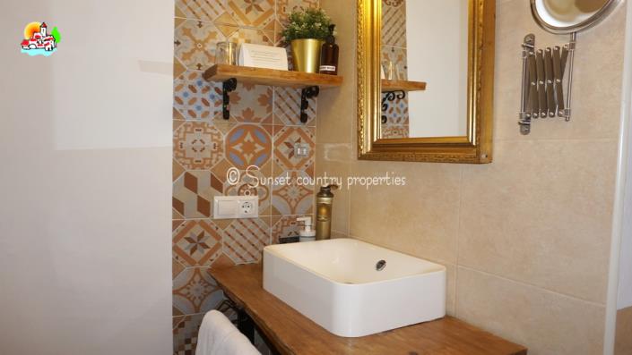 Image No.25-7 Bed Townhouse for sale