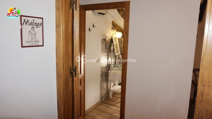 Image No.32-7 Bed Townhouse for sale