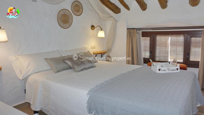 Image No.37-7 Bed Townhouse for sale