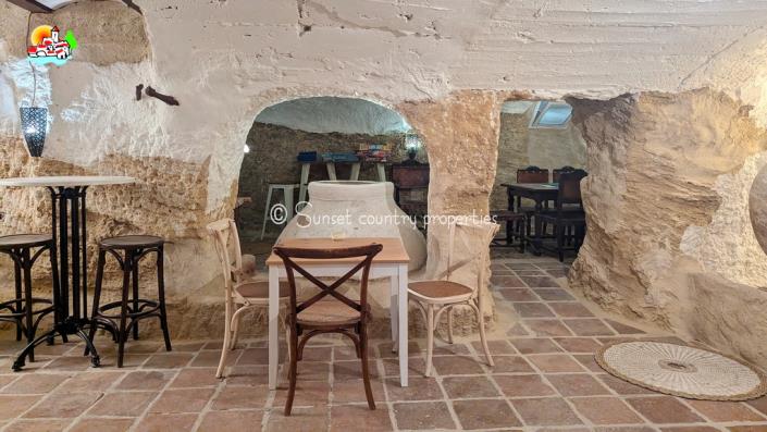 Image No.42-7 Bed Townhouse for sale