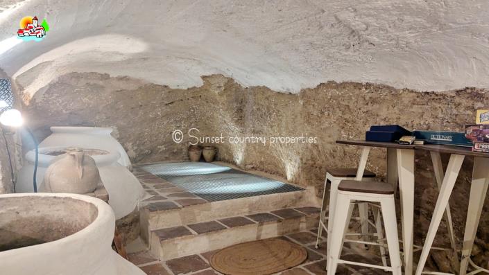 Image No.44-7 Bed Townhouse for sale