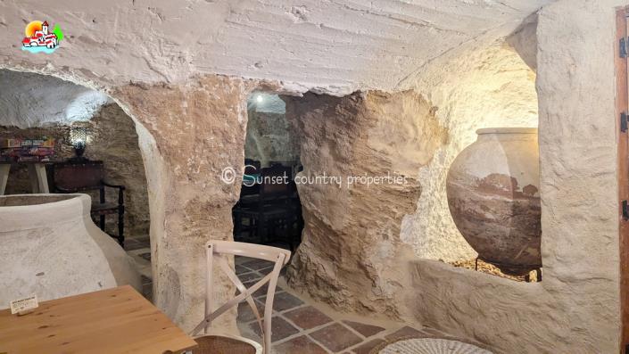 Image No.43-7 Bed Townhouse for sale