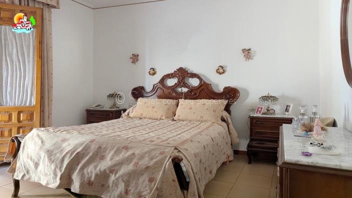 Image No.27-2 Bed Townhouse for sale