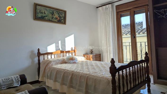 Image No.37-2 Bed Townhouse for sale