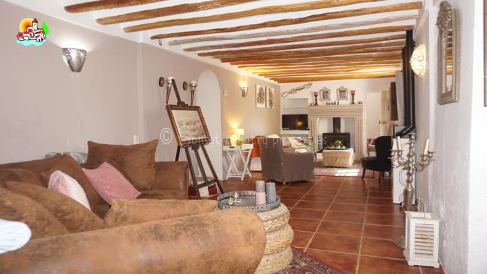 Image No.9-6 Bed Country Property for sale