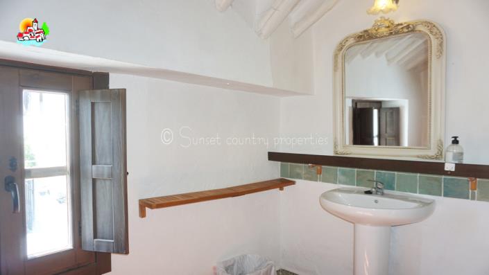 Image No.16-6 Bed Country Property for sale