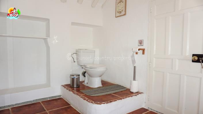 Image No.18-6 Bed Country Property for sale