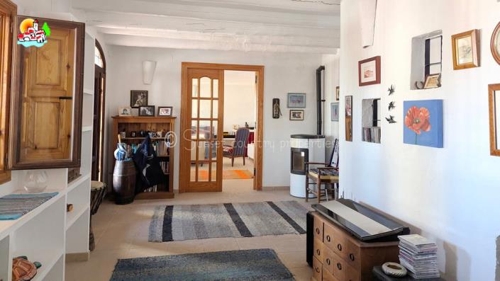 Image No.8-6 Bed Country Property for sale