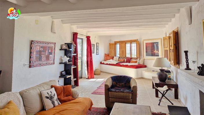 Image No.9-6 Bed Country Property for sale