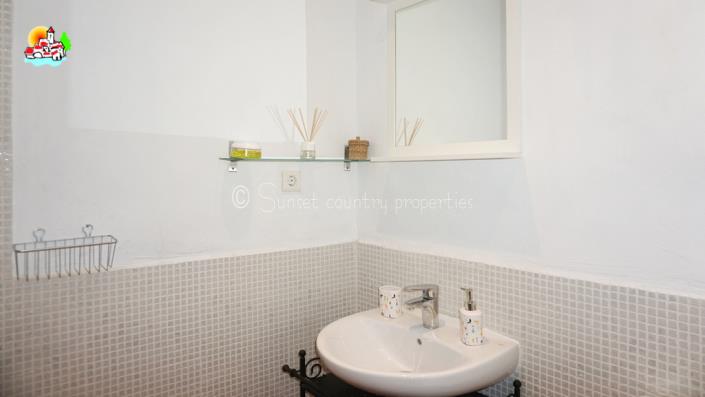 Image No.56-6 Bed Country Property for sale