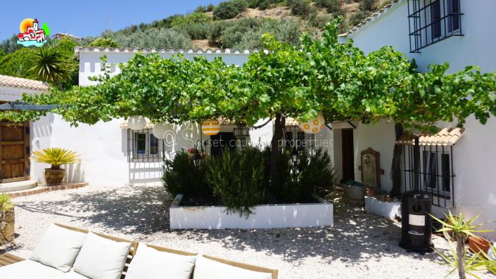 Image No.25-3 Bed Country Property for sale