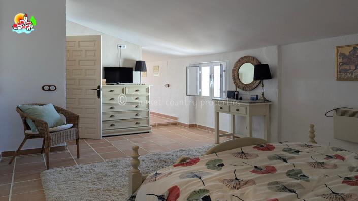 Image No.38-3 Bed Country Property for sale