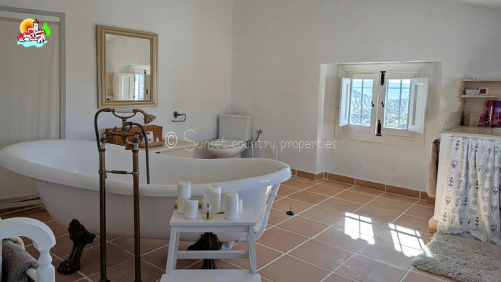 Image No.39-3 Bed Country Property for sale