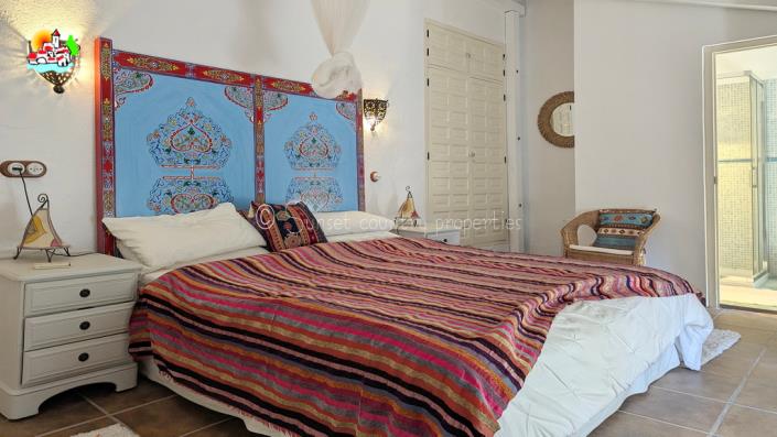 Image No.51-3 Bed Country Property for sale