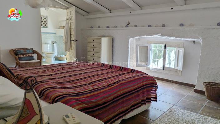 Image No.52-3 Bed Country Property for sale