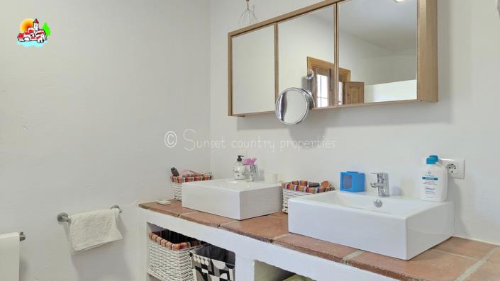 Image No.33-9 Bed Country Property for sale